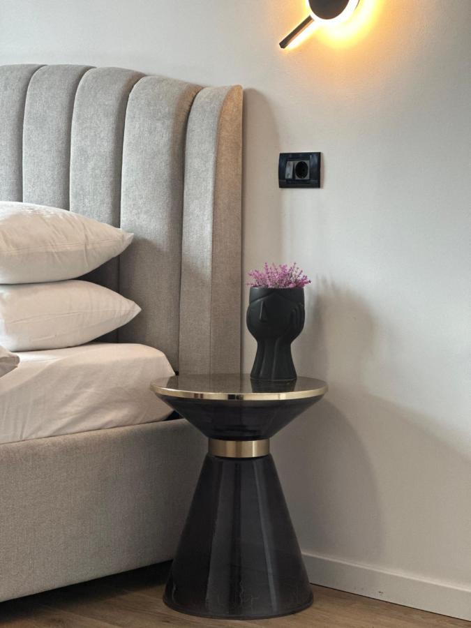 Peaceful Condo For Romantic Getaways Near Black Church - 3Min Walk Brasov Ngoại thất bức ảnh
